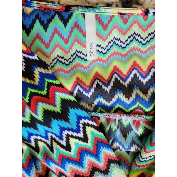 Sage Vibrant Bold Multicolor Chevron Striped Shorts Romper Wrap Front Size Small - Picture 2 of 6